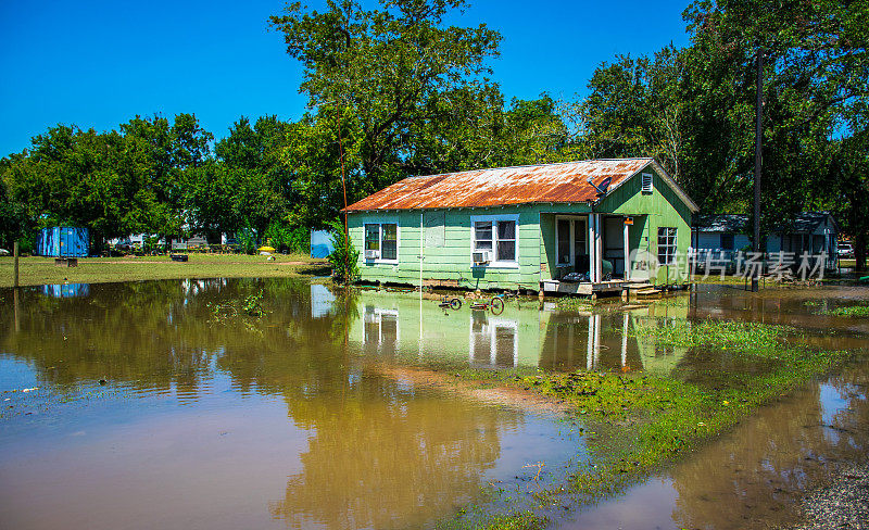 德州，La Grange，老风化和被洪水摧毁的家园